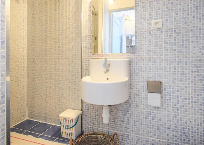 Gorgeous In Apartment *